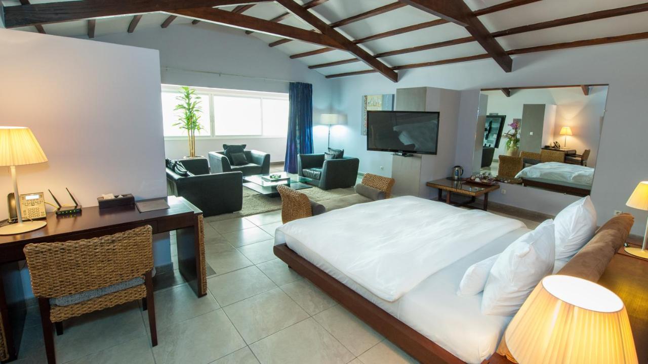 Residence Hoteliere Du Phare ลิเบรอวิลล์ ภายนอก รูปภาพ