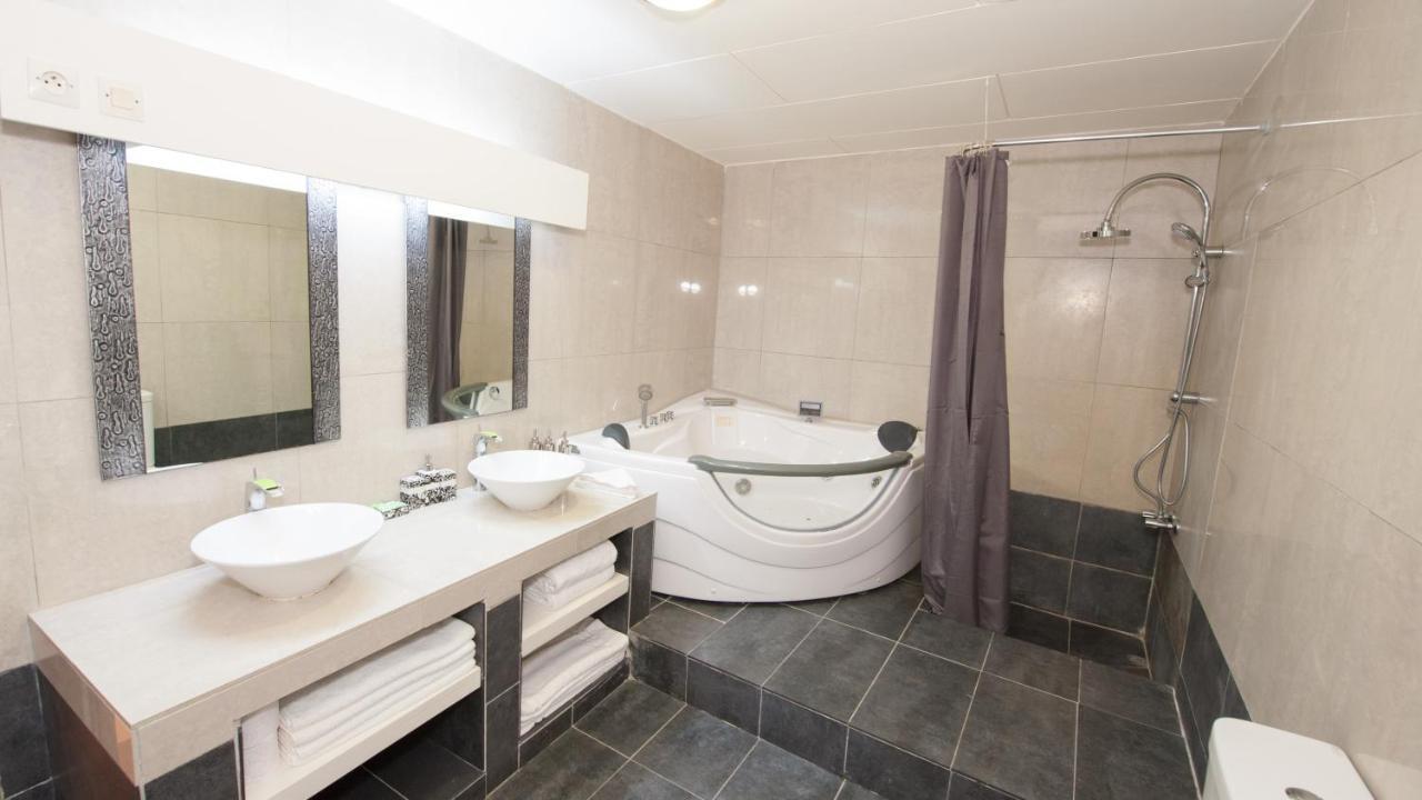 Residence Hoteliere Du Phare ลิเบรอวิลล์ ภายนอก รูปภาพ